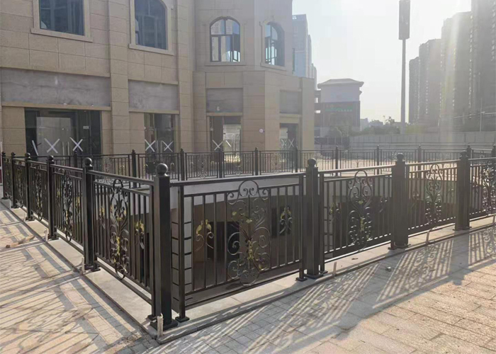 赣县商业中心商场室外锌钢护栏扶手工程案例
